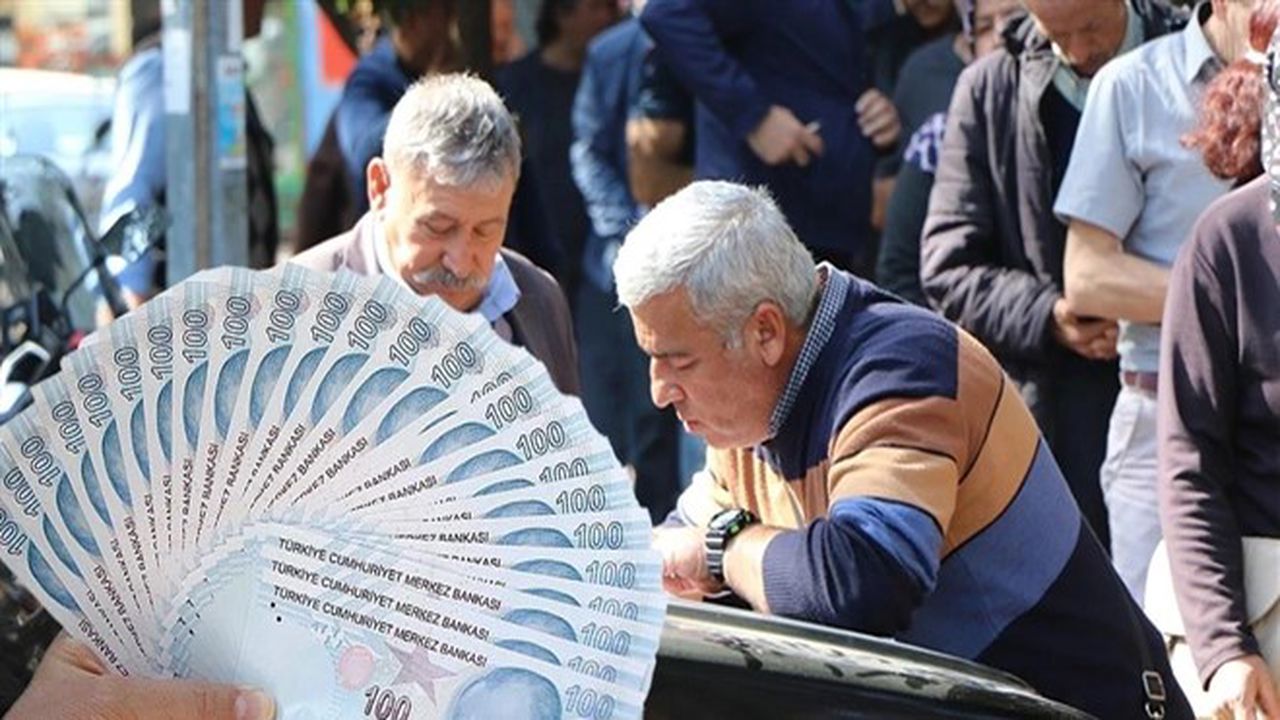 En Düşük Emekli Aylığı Asgari Ücret Seviyesine Çıkarılıyor